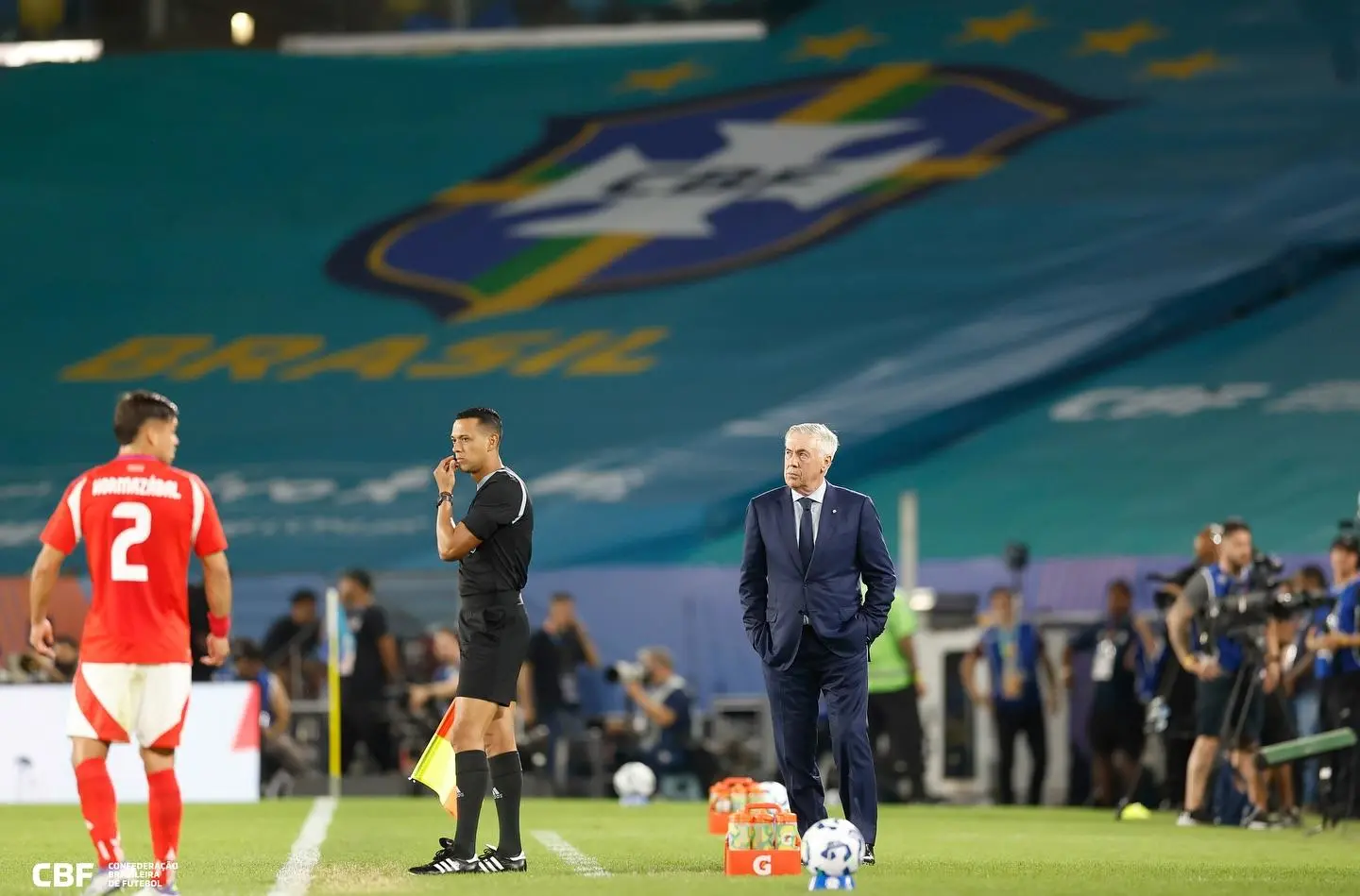 开云体育下载-安切洛蒂Ins晒巴西全队大合影：令人难忘的马拉卡纳