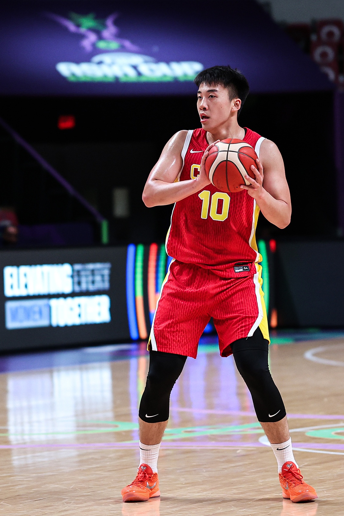 媒体人：王俊杰值得更多尊重&amp;他是青少年的榜样 踏实打球&amp;无花边