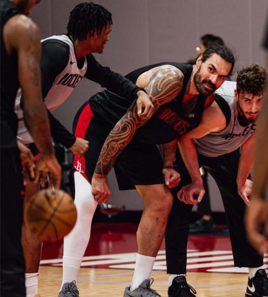 开云体育下载-场均21+12+5！申京改打新位置？火箭队斯通摊牌，双塔战术获支持