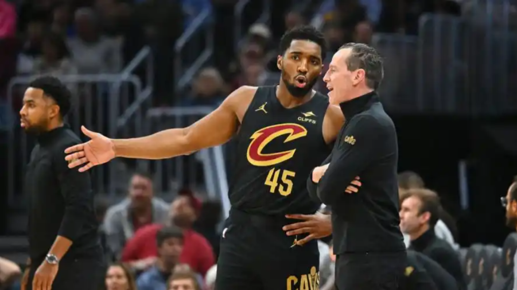 开云登录-拒绝24分大逆转！骑士险胜东部鱼腩，米切尔8失误，鲍尔15中1背锅